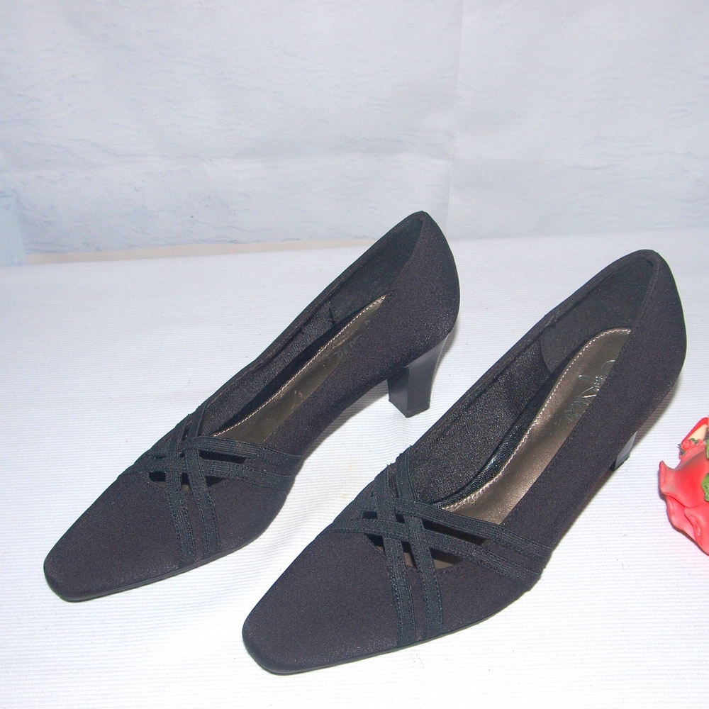 Life Stride Pumps Sofia Fabric Dress Black 6.5M